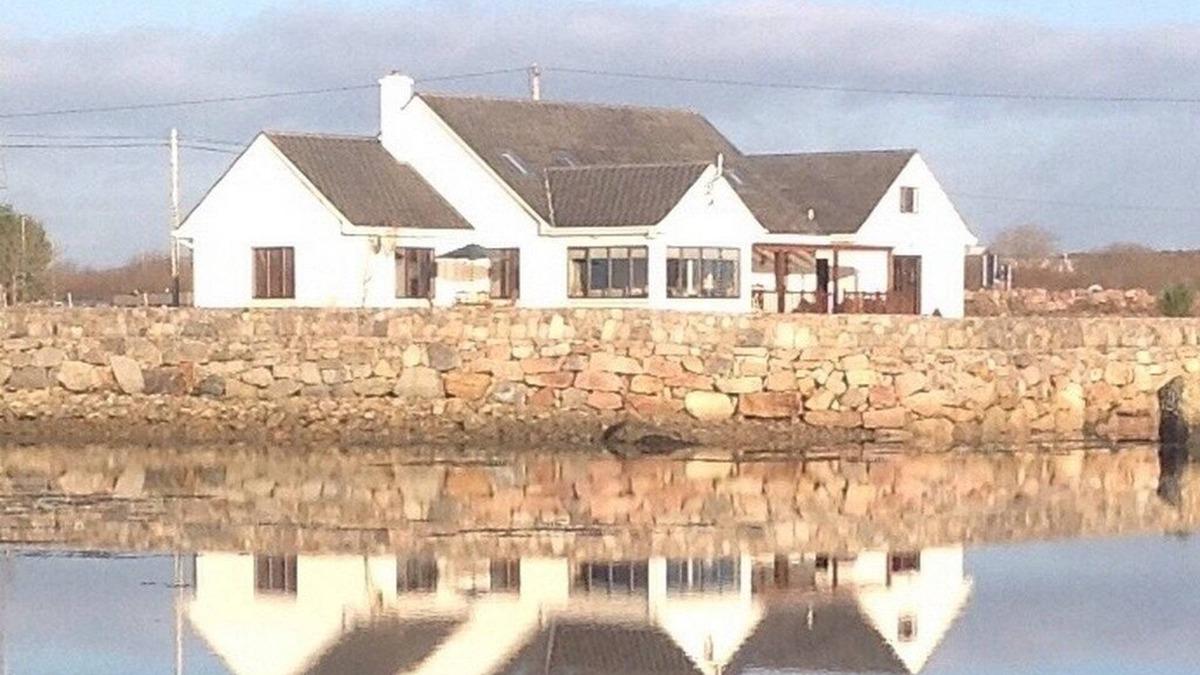 Costelloe House | 4 bedroom holiday home overlooking the sea in Connemara