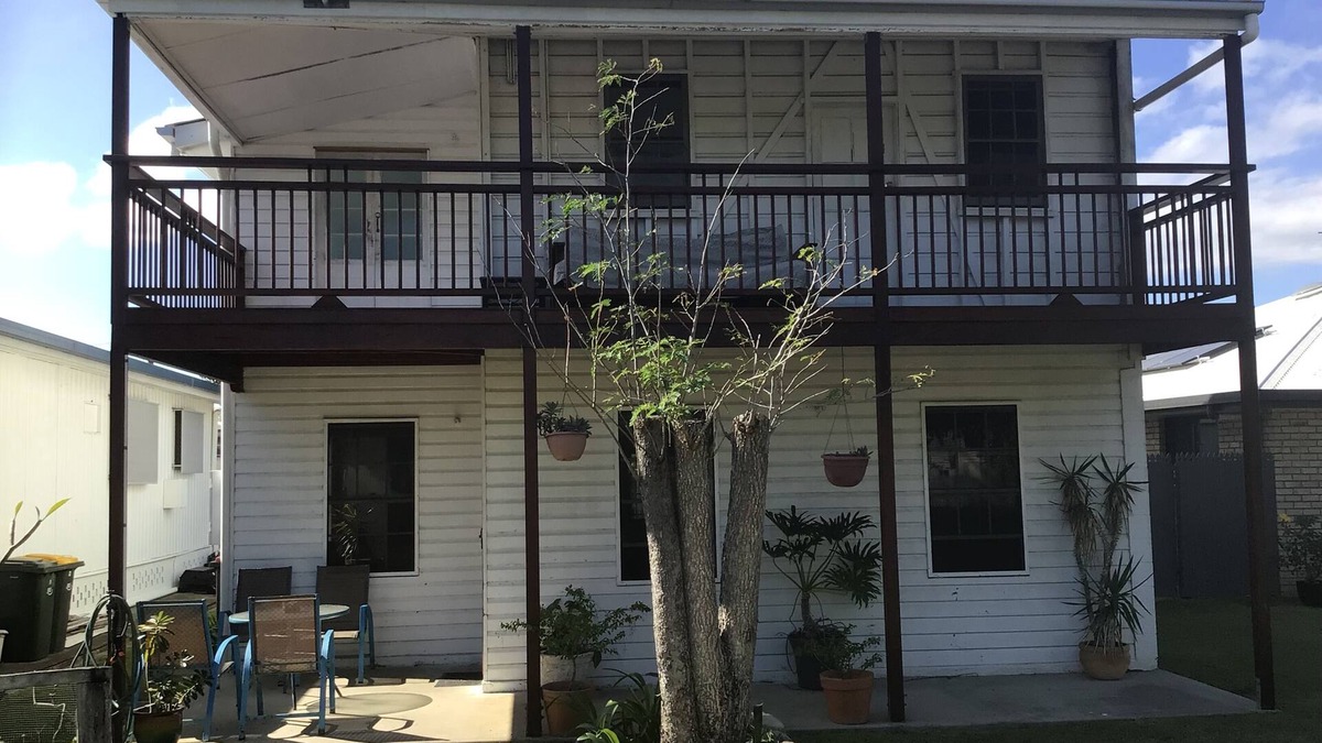 Rockhampton House | 4 bedroom home. Close to restaurants,fast food, shopping and hospital