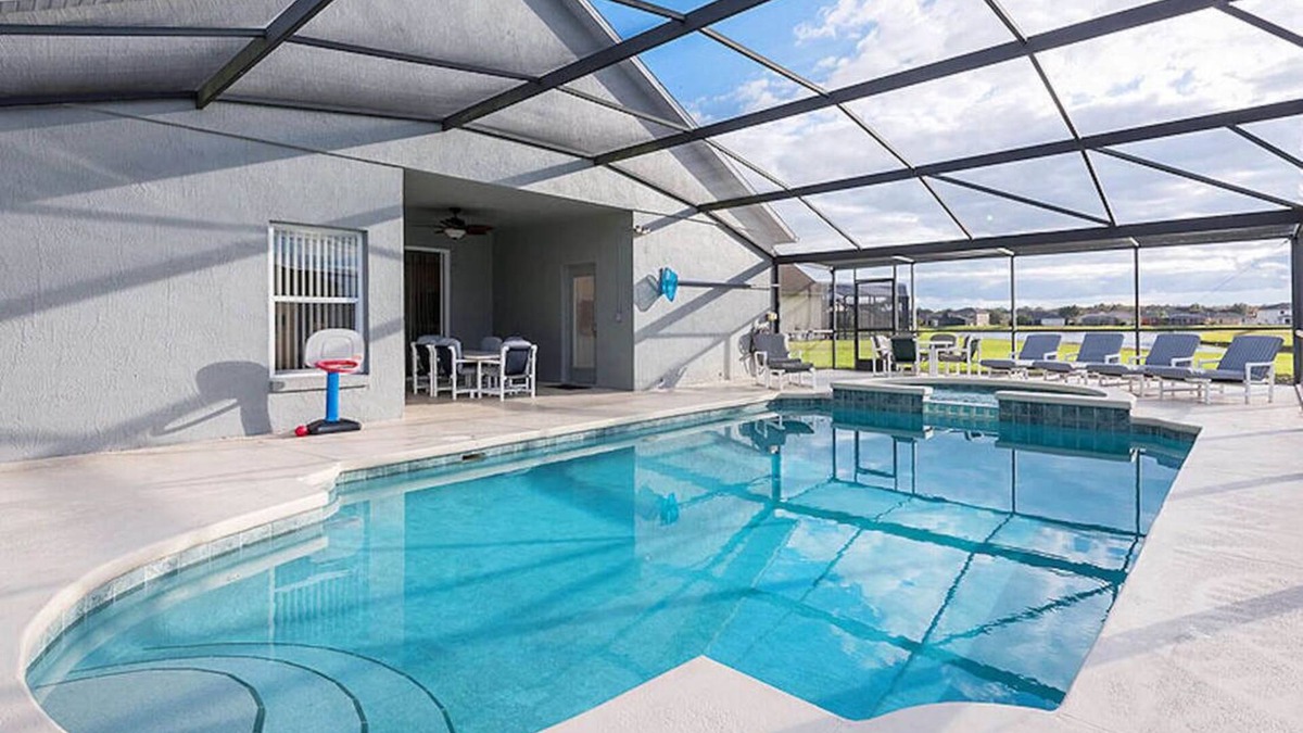 Crescent Lakes House | 4 Bedroom Home in Gated Area on the Lake withSolar Heated Large Pool with Spa