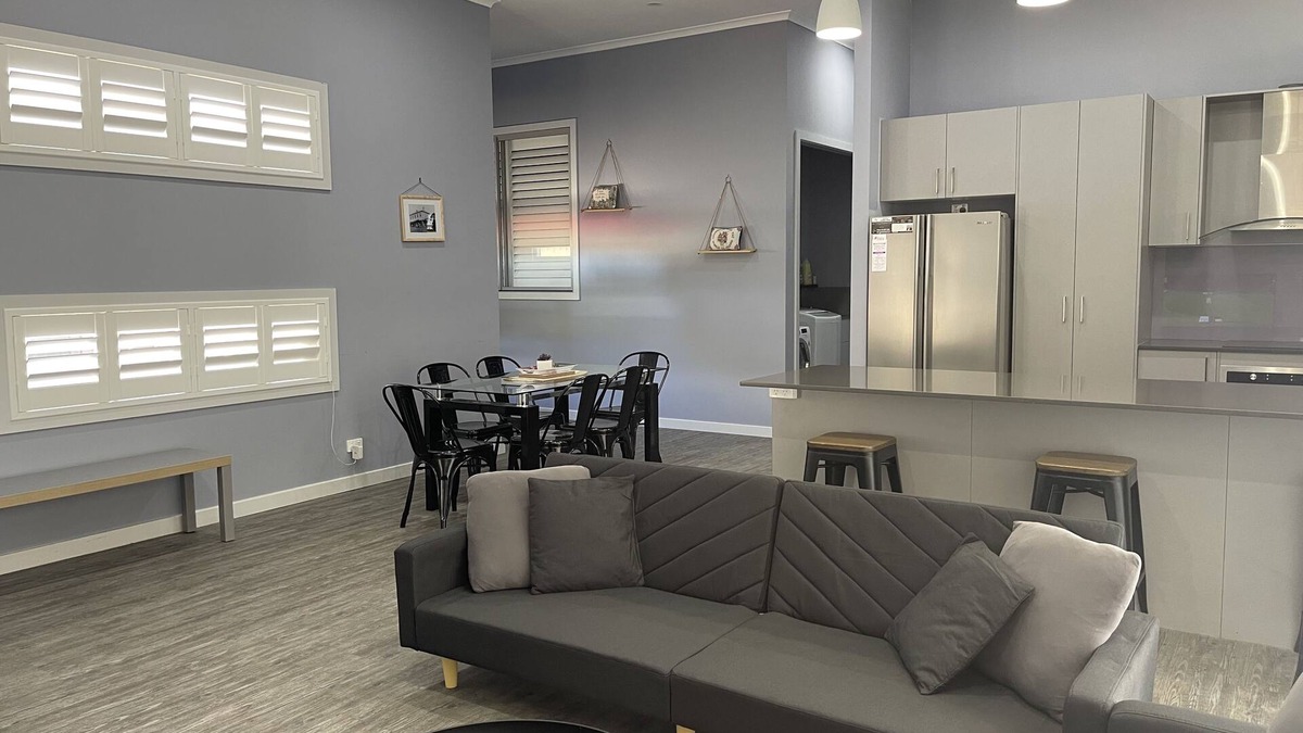 Thirlmere House | 4 Bedroom Home Thirlmere..Walk to NSW Rail Transport Museum