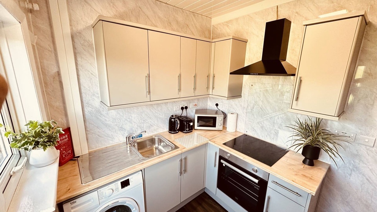 Alvaston House | 4 Bedroom House 2 Bathroom - Derby -Close To R/R