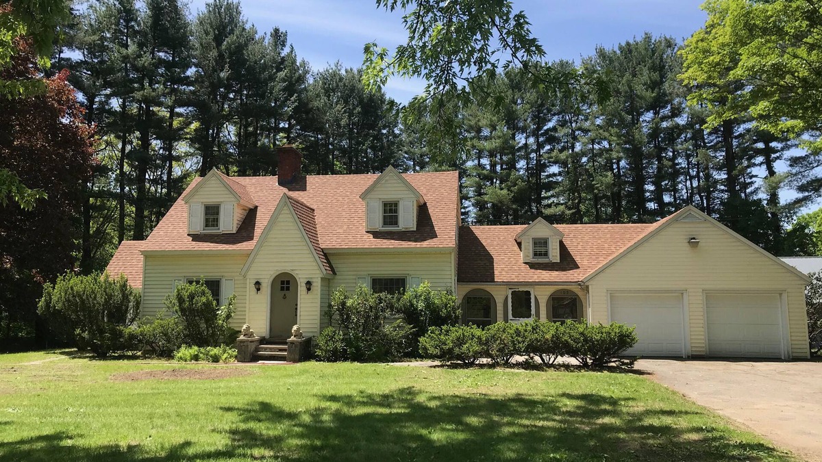 South Deerfield House | 4 Bedroom House Close to UMass/Amherst, Historic Deerfield & Yankee Candle