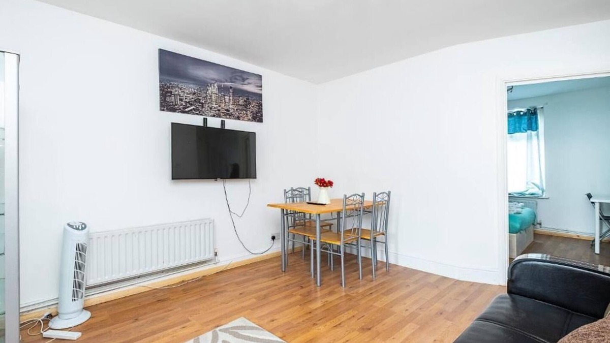 Heath House | 4 BEDROOM HOUSE DAGENHAM WITH PARKING
