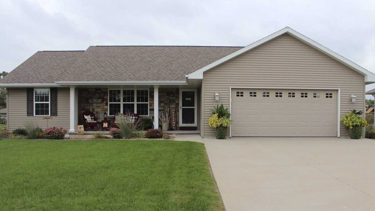 Howard House | 4 Bedroom House. Great for Packer Games!