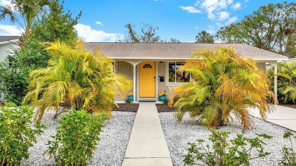 Bayview House | 4-bedroom house in charming St. Petersburg