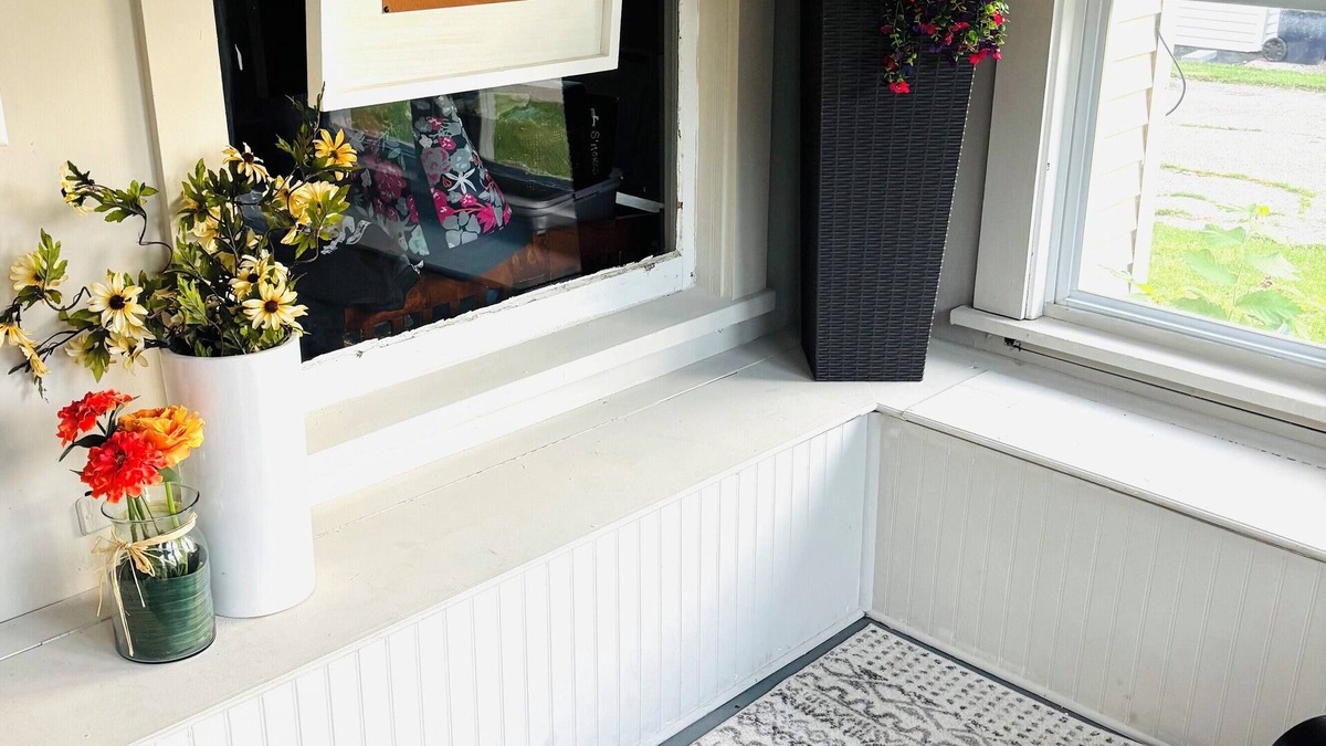 Ellsworth House | 4-bedroom house in charming Ellsworth with WiFi, AC. Book now
