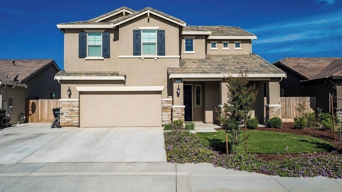 Hanford House | 4-bedroom house in charming Hanford with AC, WiFi, fitness room