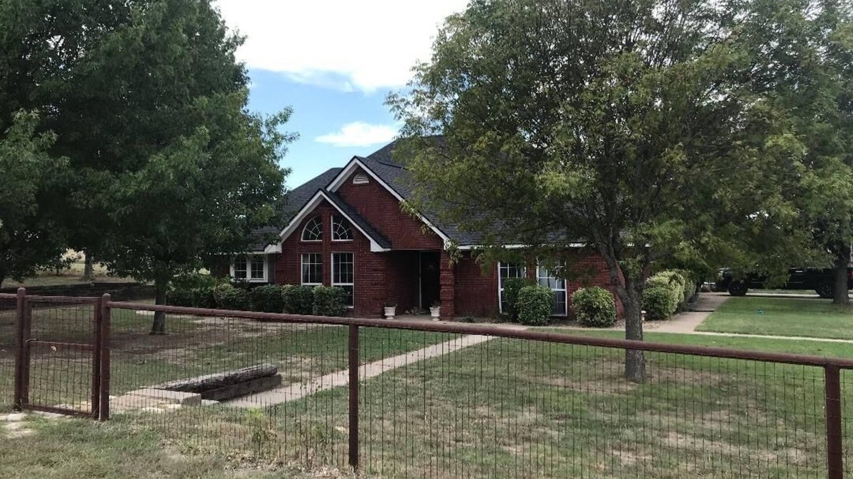 Dennis House | 4-bedroom house in charming Aledo, Horse pasture and shed.