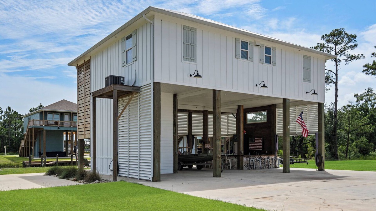Shoreline Park House | 4-bedroom house in charming Bay St. Louis. Waterfront, pool and outdoor living!