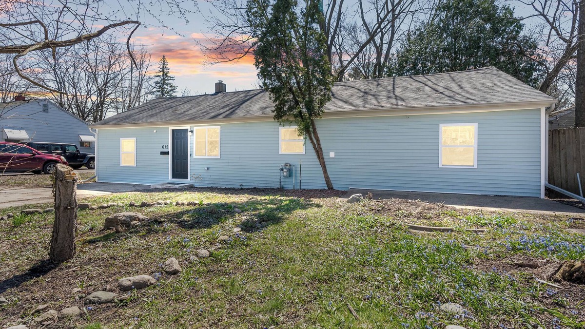 Lansing House | 4-bedroom house in wonderful Lansing with AC, WiFi