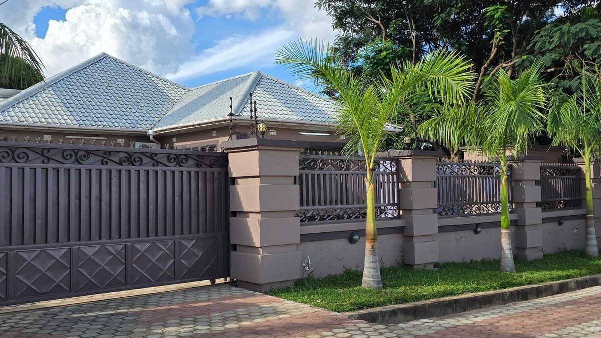 Livingstone House | 4-bedroom house in fantastic Livingstone with AC
