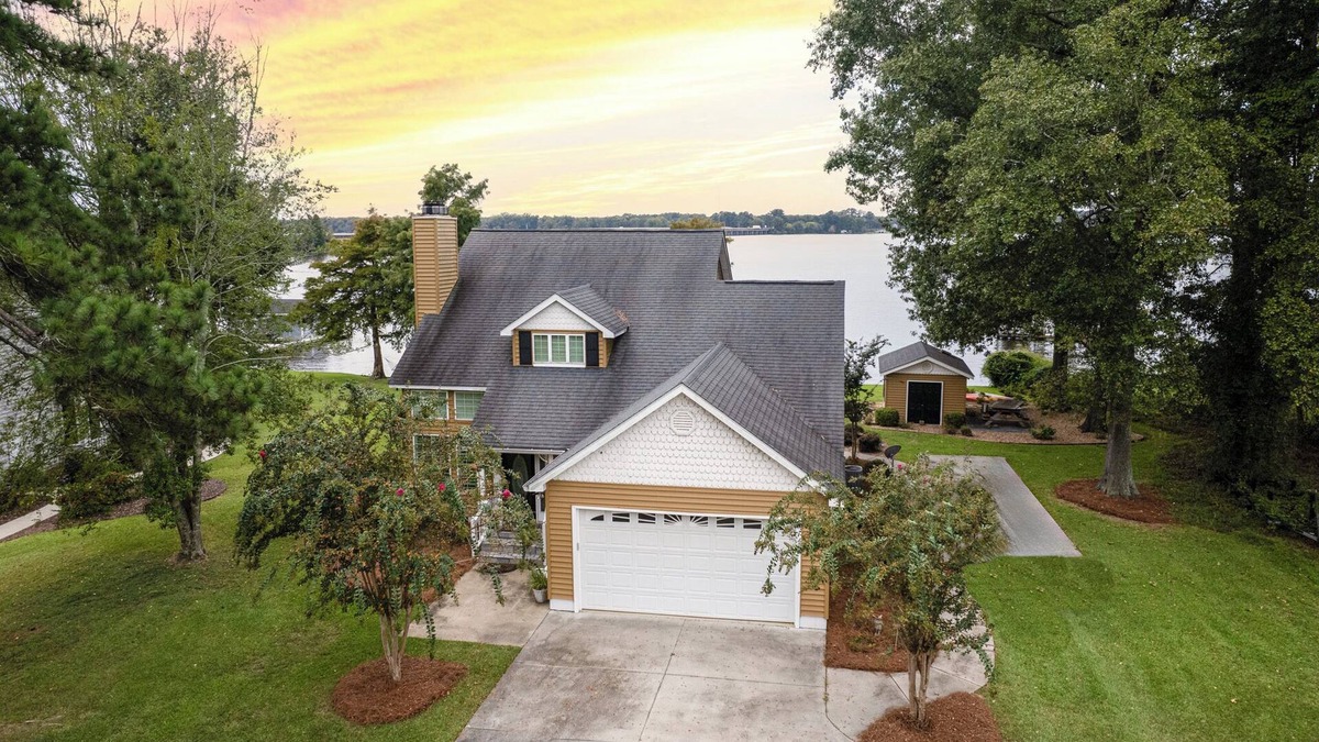 Cordele House | 4-bedroom house on beautiful Lake Blackshear! Enjoy your stay!