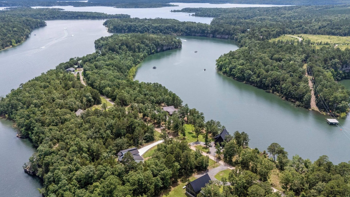Drasco House | 4-bedroom house on Greers Ferry Lake
