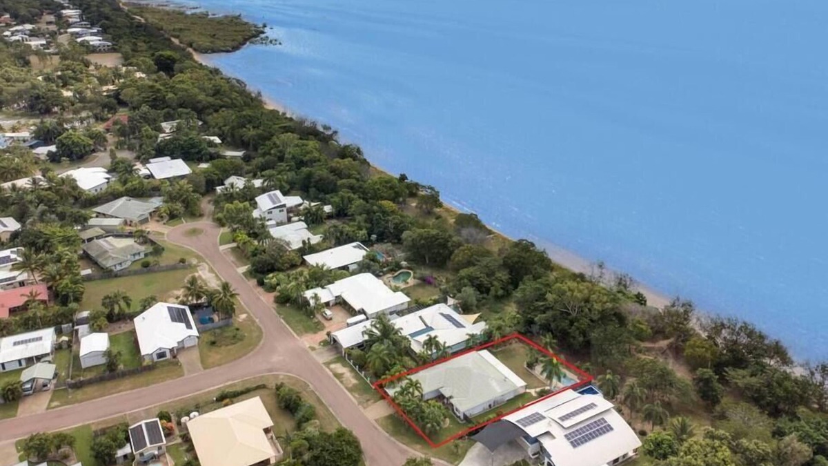 Bushland Beach House | 4 bedroom house right on the beach!