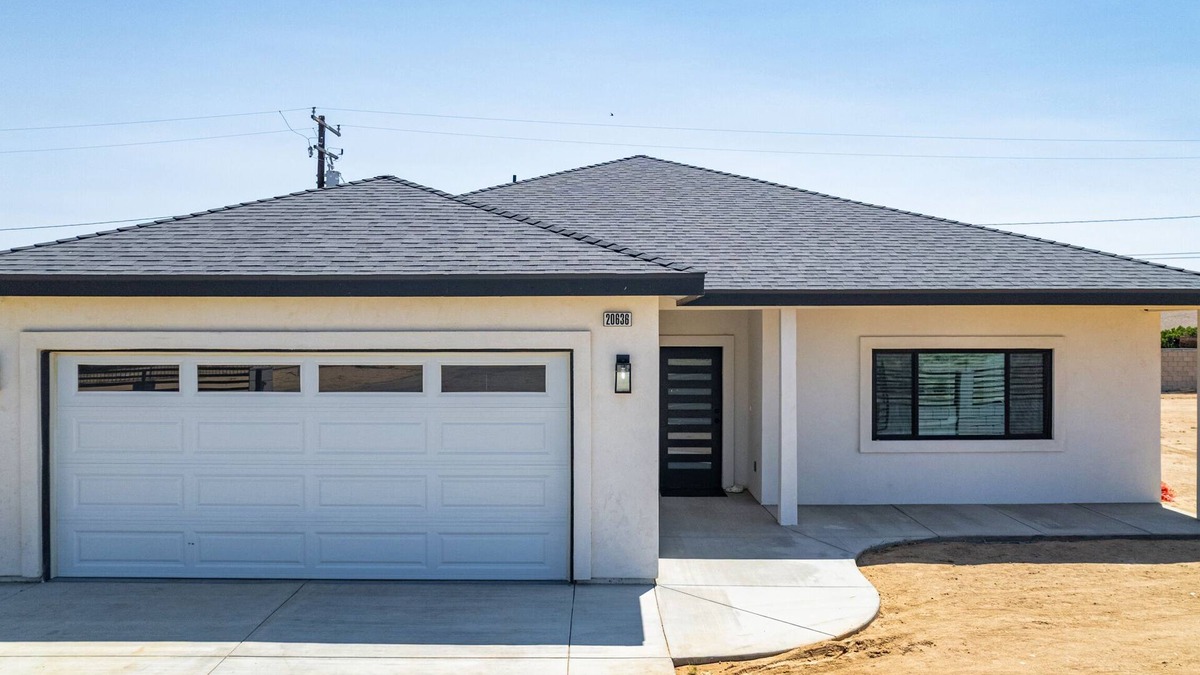 California City House | 4-bedroom house in delightful California City with AC
