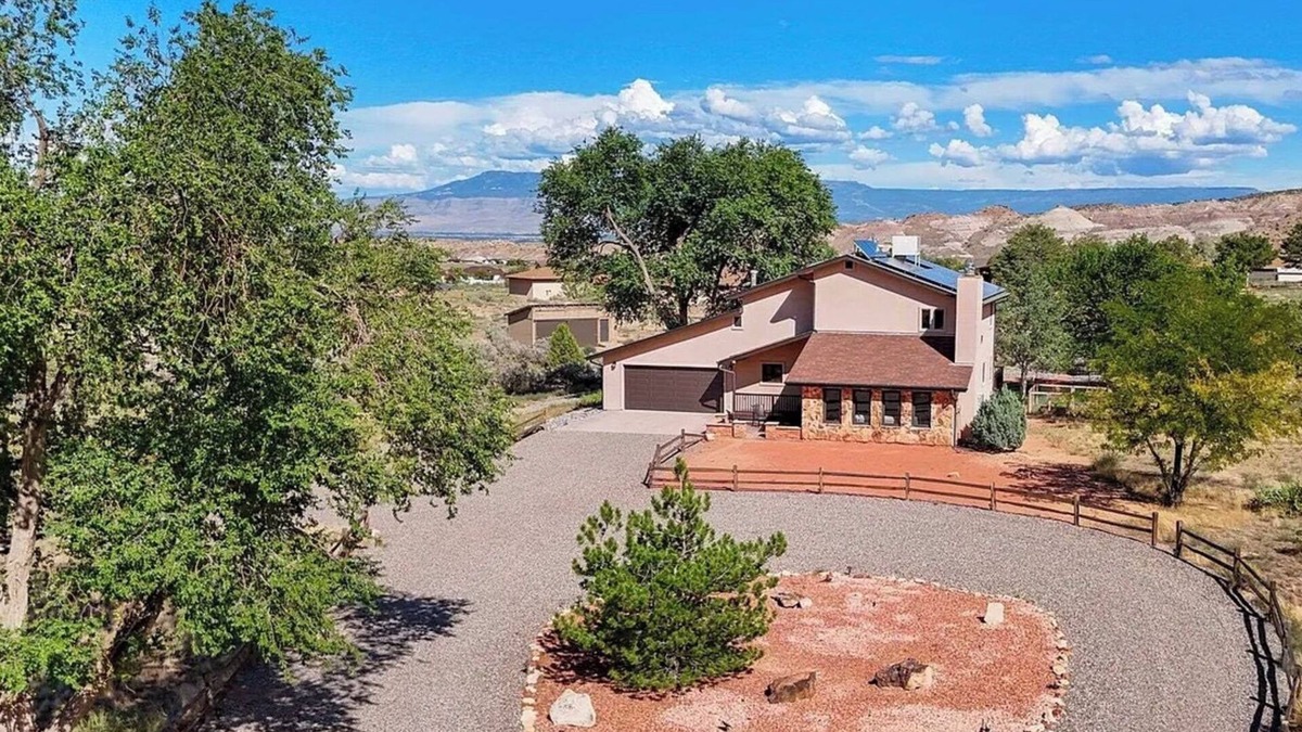 Redlands House | 4-bedroom house. Epic views. No additional cost for cleaning. 2-Night Minimum.