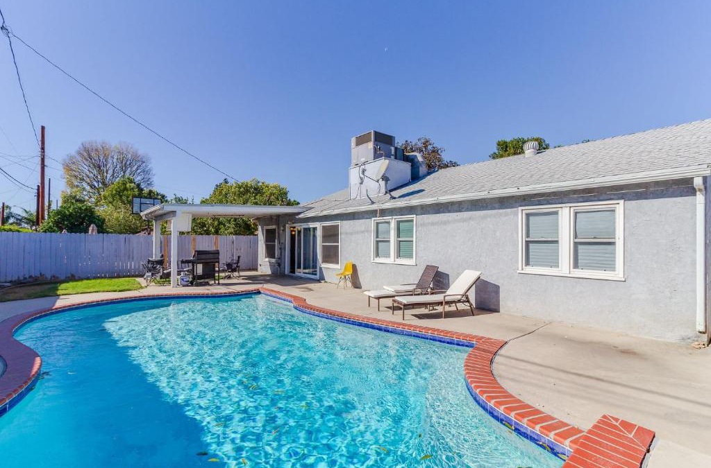 Reseda House | 4 bedroom house with a pool