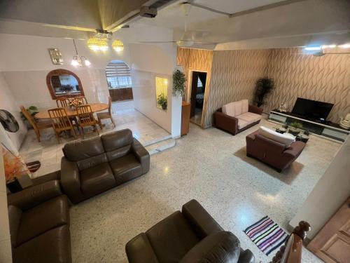 Kampung Bahasa Kapor House | 4 Bedroom House with Swimmin Pool at PD by MAISON