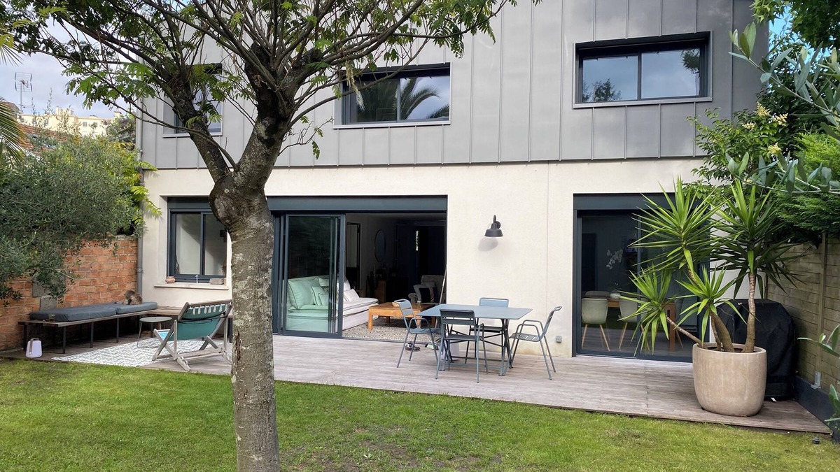 Merignac House | 4 bedroom house with swimming pool close to the city center.