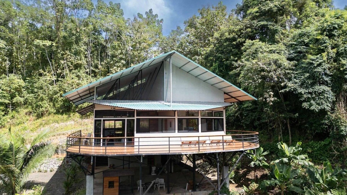 Parrita House | 4-bedroom house, wraparound decks, modern kitchen, Adjacent to Jungle Reserve