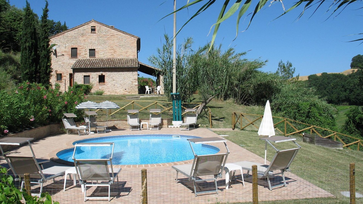 Montefiore dell'Aso Villa | 4 bedroom villa with private pool set in 8 acres in Le Marche