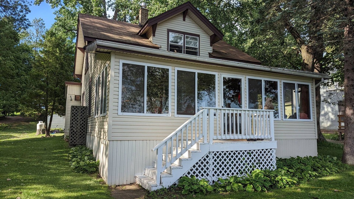 Green Lake Cottage | 4 bedroom lakefront cottage