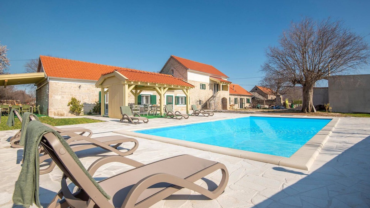 Oklaj House | 4 bedroom lovely home in Ljubotic