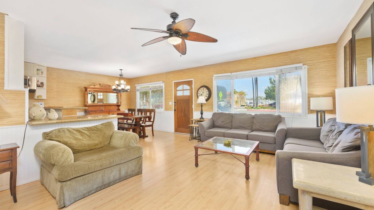 Balboa Peninsula Apartment | 4 Bedroom Lower Unit - End of Summer Specials for August Bookings