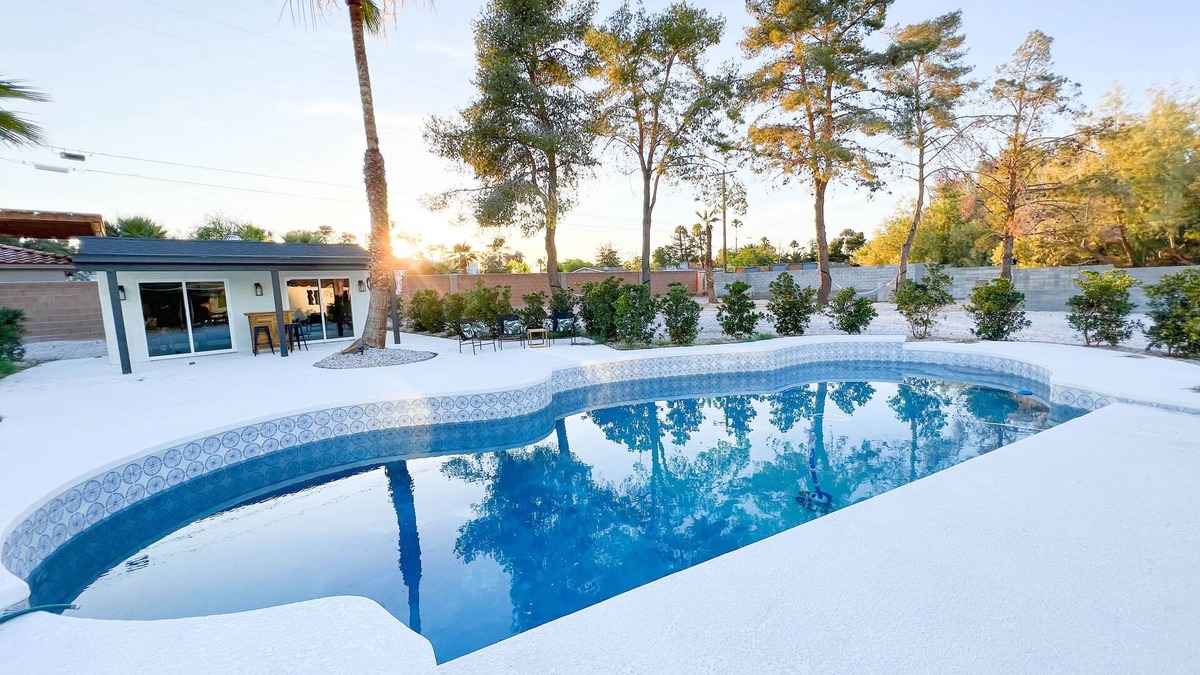 Paradise House | 4 Bedroom Lux Estate, just minutes from the strip!