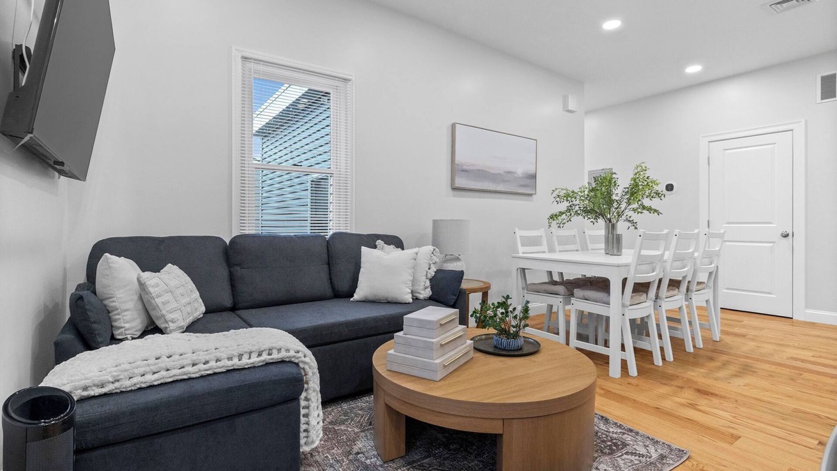 Central Square Apartment | 4-bedroom Lux House in Cambridge