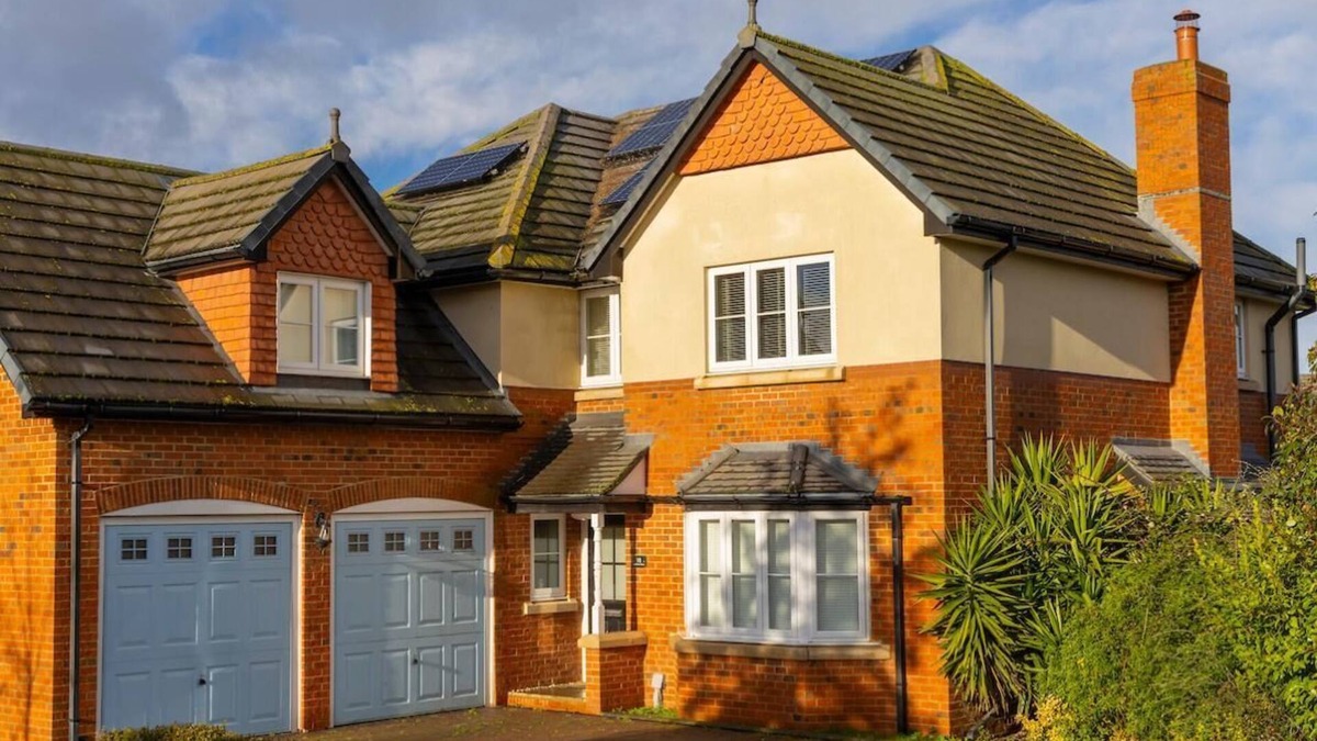 Sheerness House | 4 Bedroom Luxurious Executive Villa