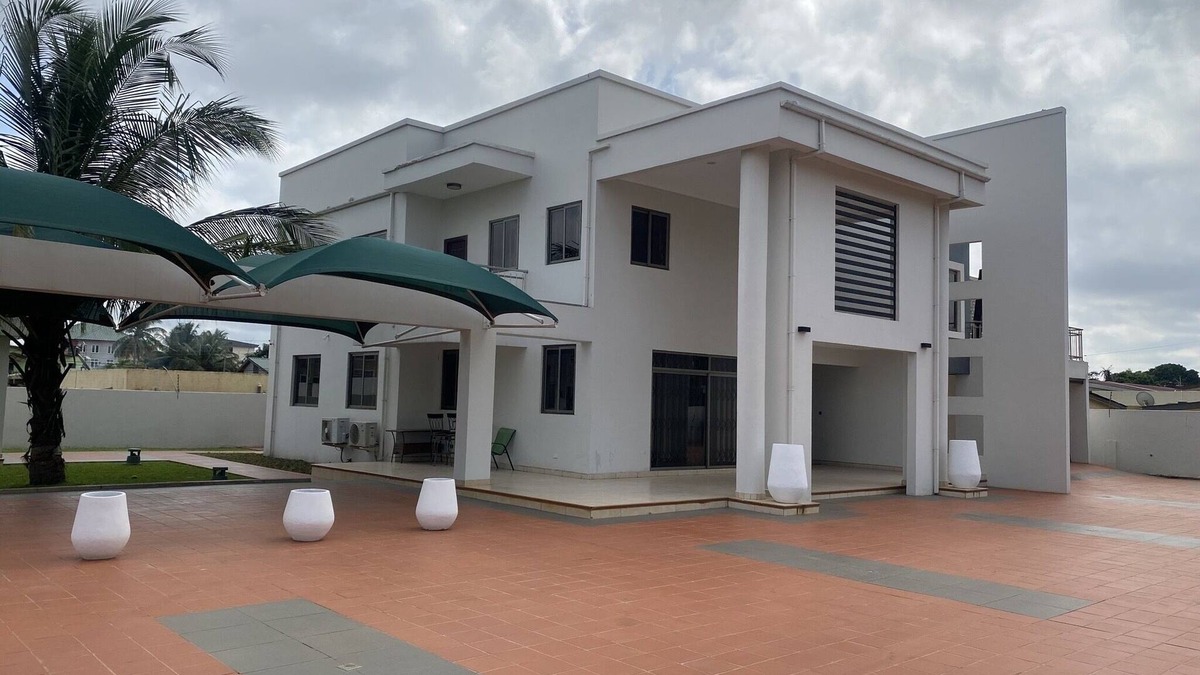 Accra Villa | 4 Bedroom Luxurious Villa @ Adolez & Suites