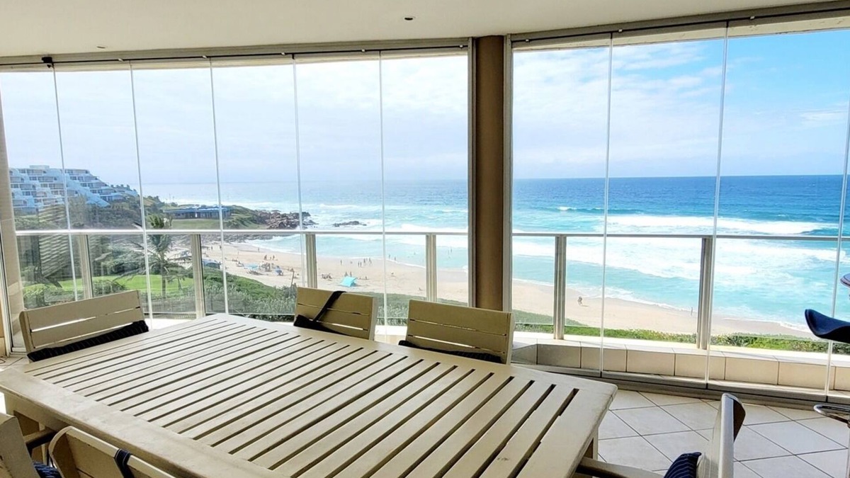 Margate Apartment | 4 Bedroom Luxury Apartment On the Beach. Spacious with breath taking sea views.