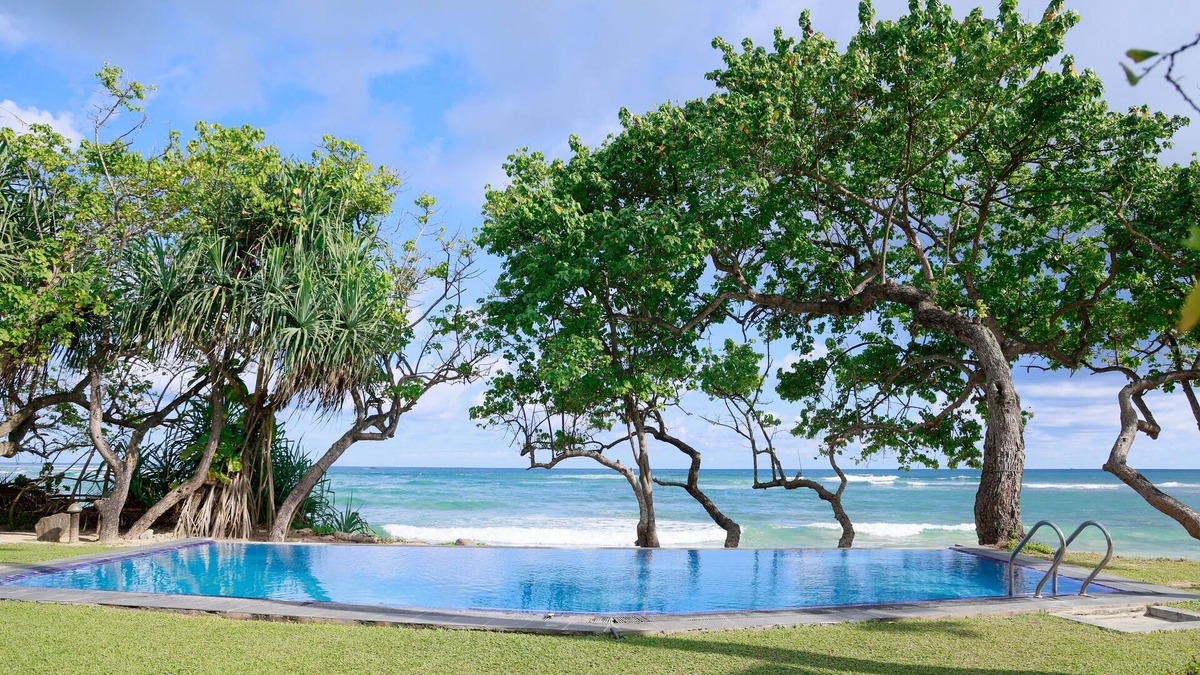 Kathaluwa Villa | 4 bedroom Luxury Beach Front Villa. Private Pool. Fully staffed. Stunning Views,