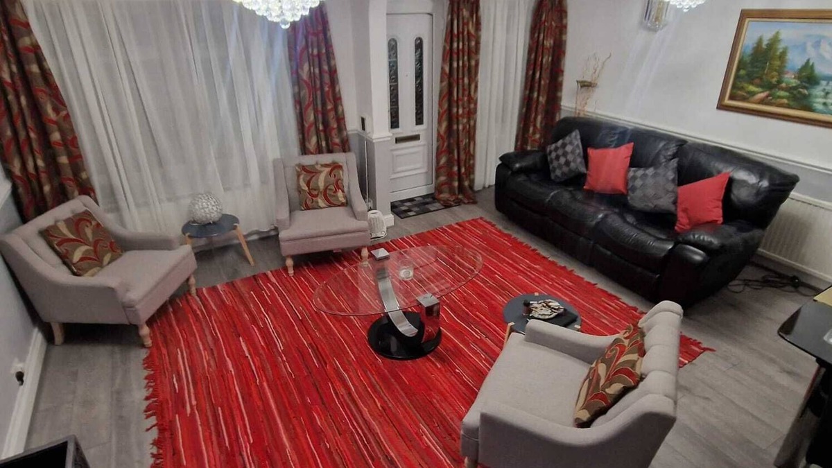 Clayhall House | 4 Bedroom Luxury Home with Garden in East London