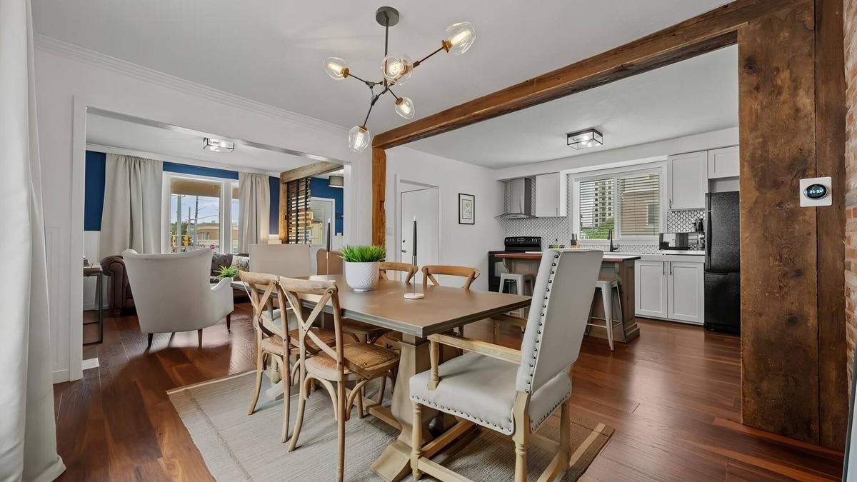 Kitchener House | 4 Bedroom Luxury House, Free Parking, LRT, Kitchener Downtown, near Chicopee SKI