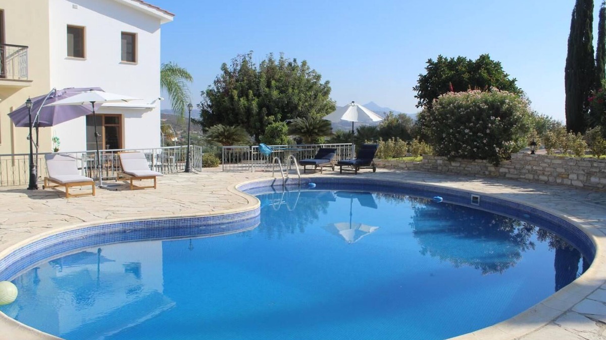 Skarinou Villa | 4-bedroom luxury villa with Pool in the charming Skarinou Village