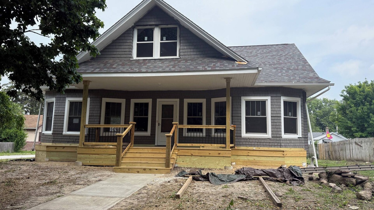 La Porte House | 4 Bedroom Midterm Rental in La Porte - MTM Premier