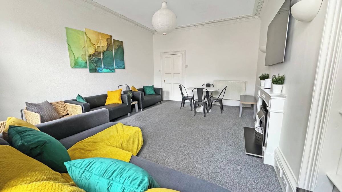 Gifford Apartment | 4 Bedroom Modern Spacious Apt - Edinburgh Old Town