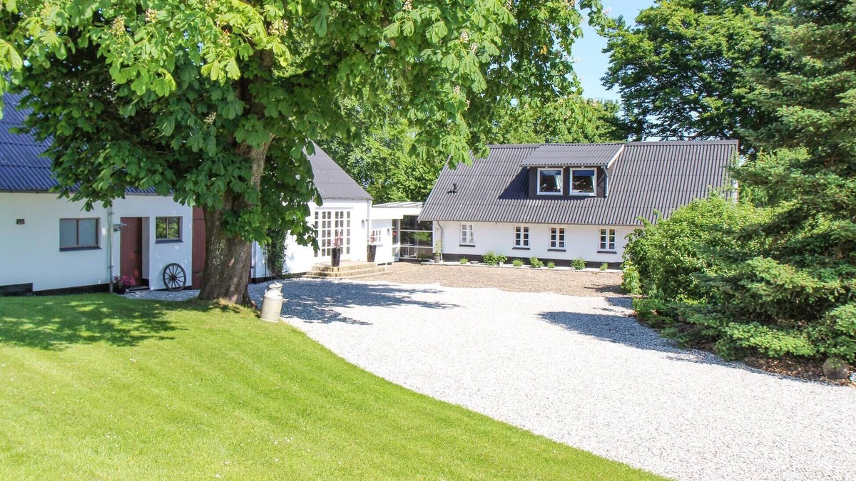 Skygge House | 4 bedroom nice home in Ejstrupholm