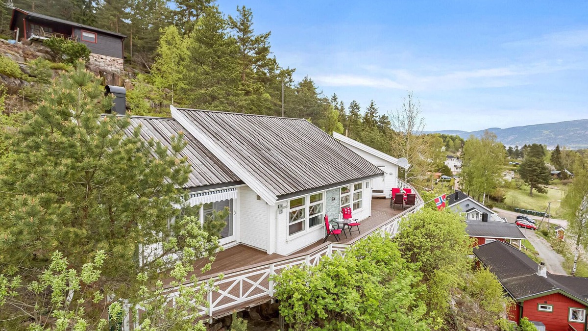 Svelvik House | 4 bedroom nice home in Berger