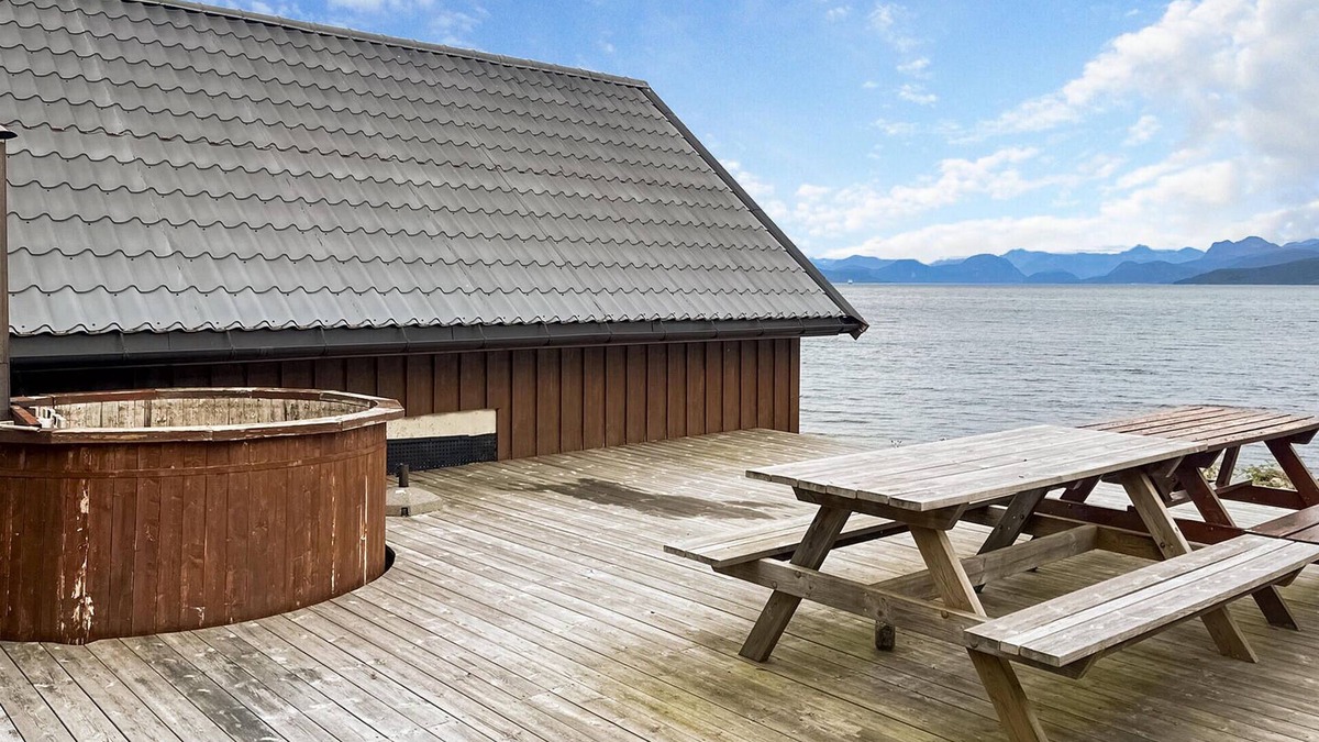 Midsund House | 4 bedroom nice home in Midsund