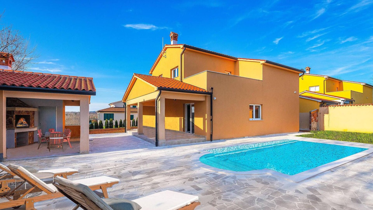 Topid House | 4 bedroom nice home in Topid