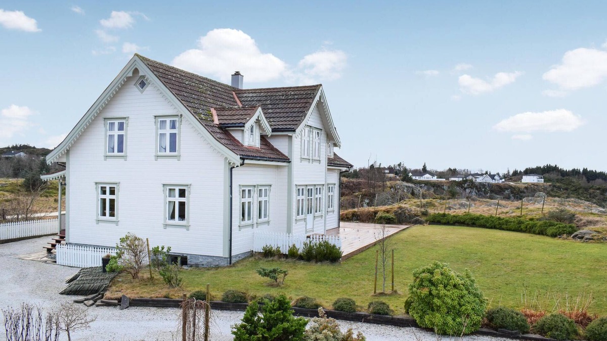Selbjorn House | 4 bedroom nice home in Bekkjarvik