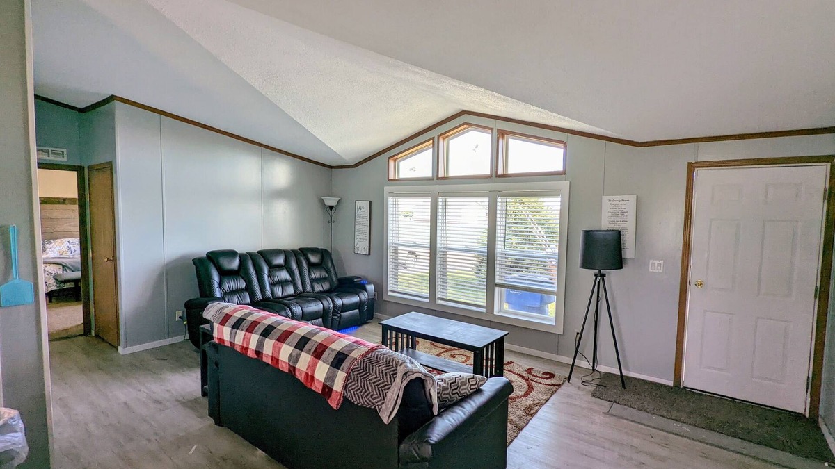 Ogallala House | 4 Bedroom North Ogallala. Off-Season Pricing