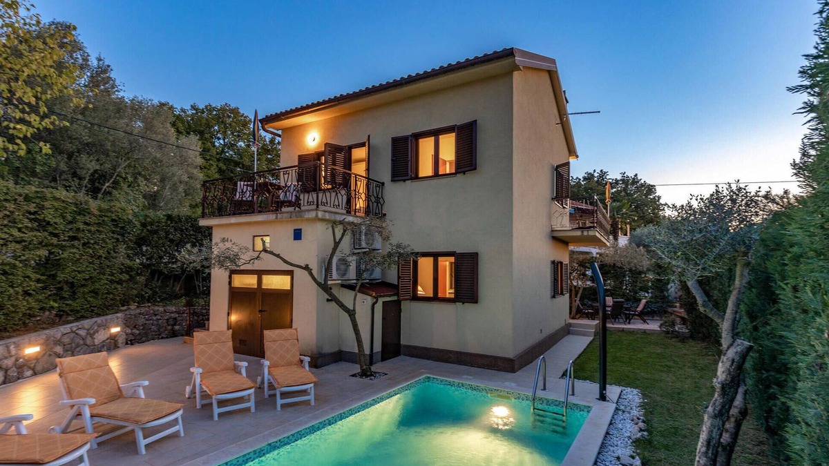 Soline House | 4 bedroom pet friendly home in Soline