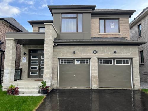 Pickering House | 4 Bedroom Pickering house