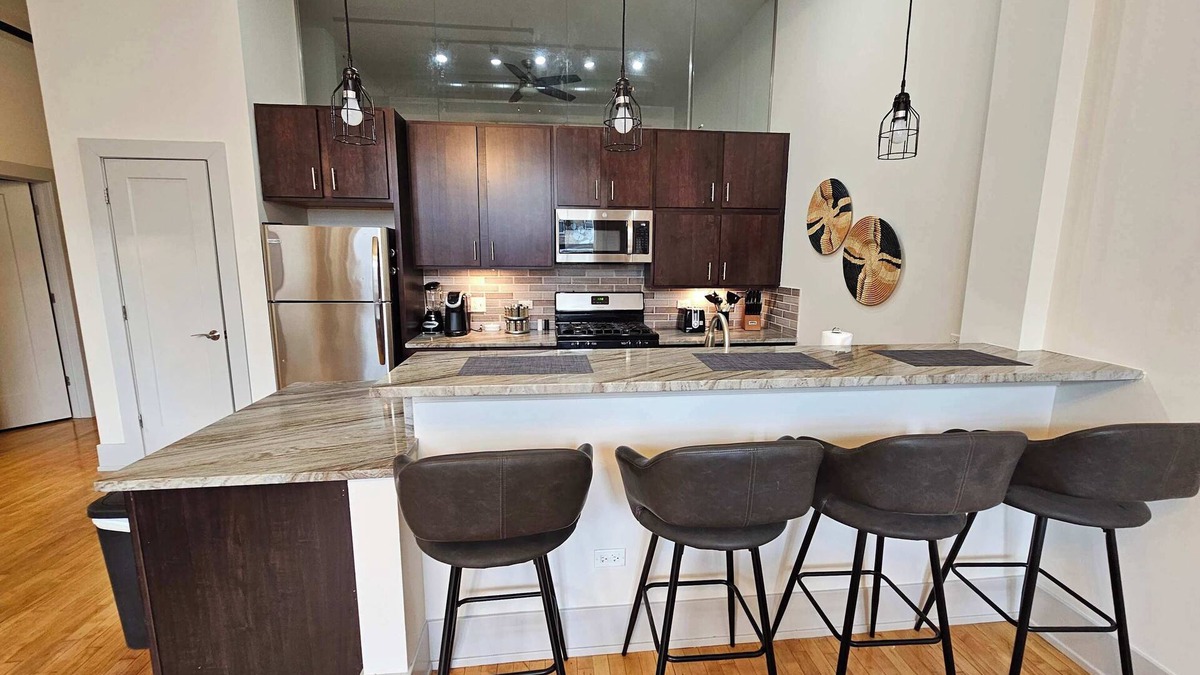 Lower West Side Apartment | 4 Bedroom, Sleeps 20 people!