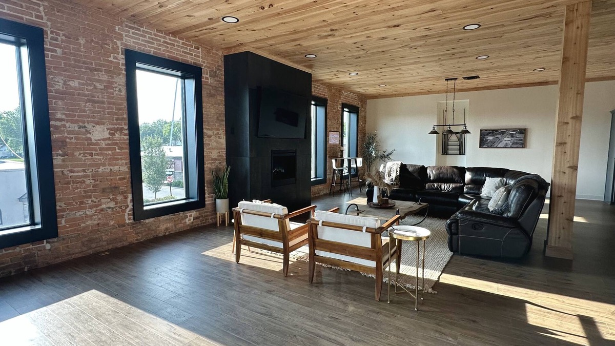 Louisburg House | 4-bedroom Spacious Loft just 17 minutes from Overland Park