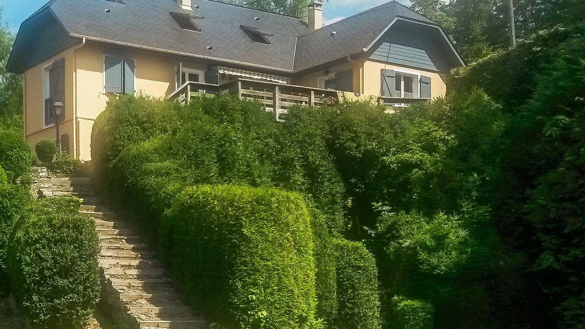 Castet House | 4 bedroom stunning home in Louvie-Juzon